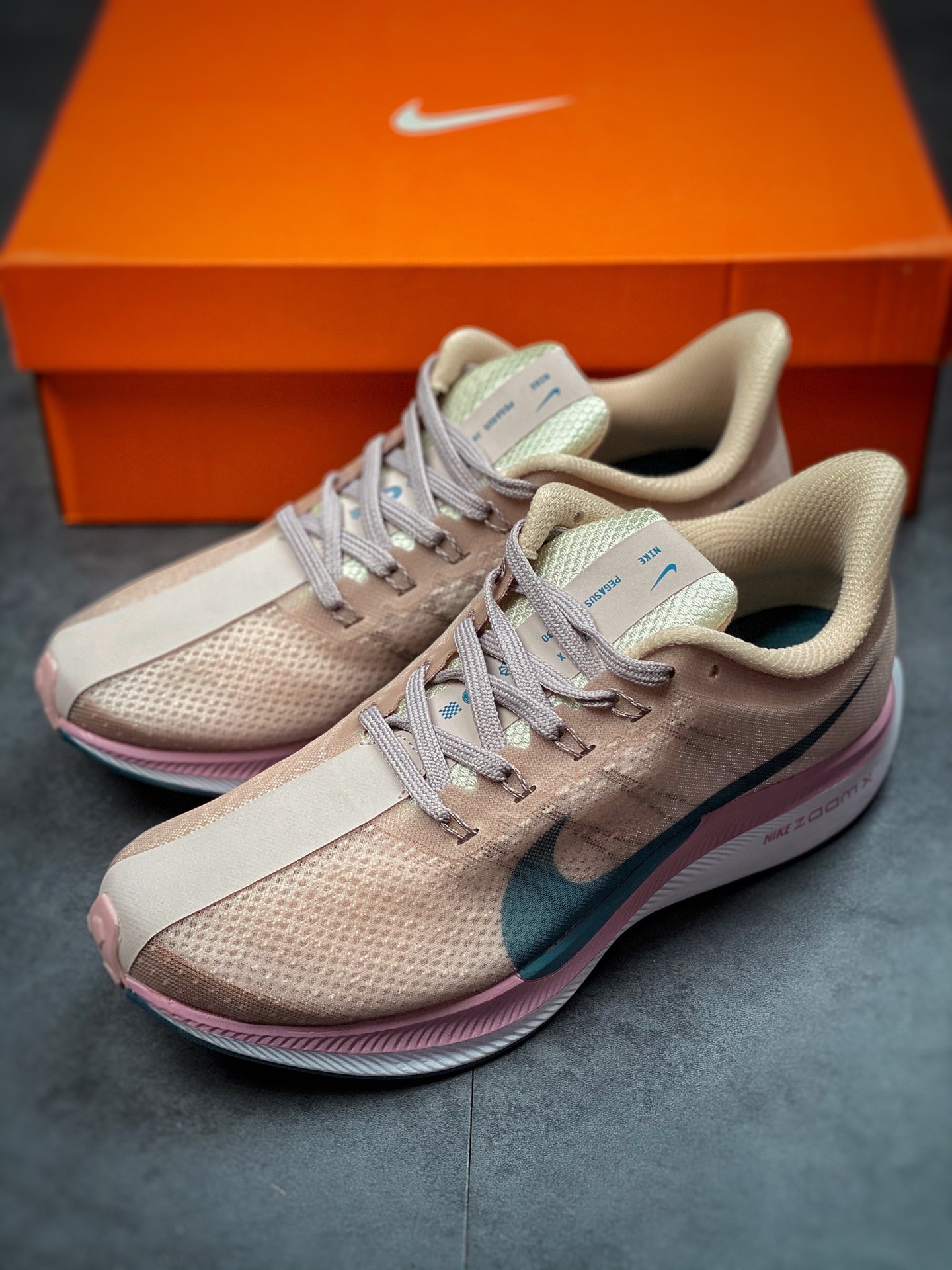 160  Nike Zoom Pegasus 35 Turbo  登月跑鞋