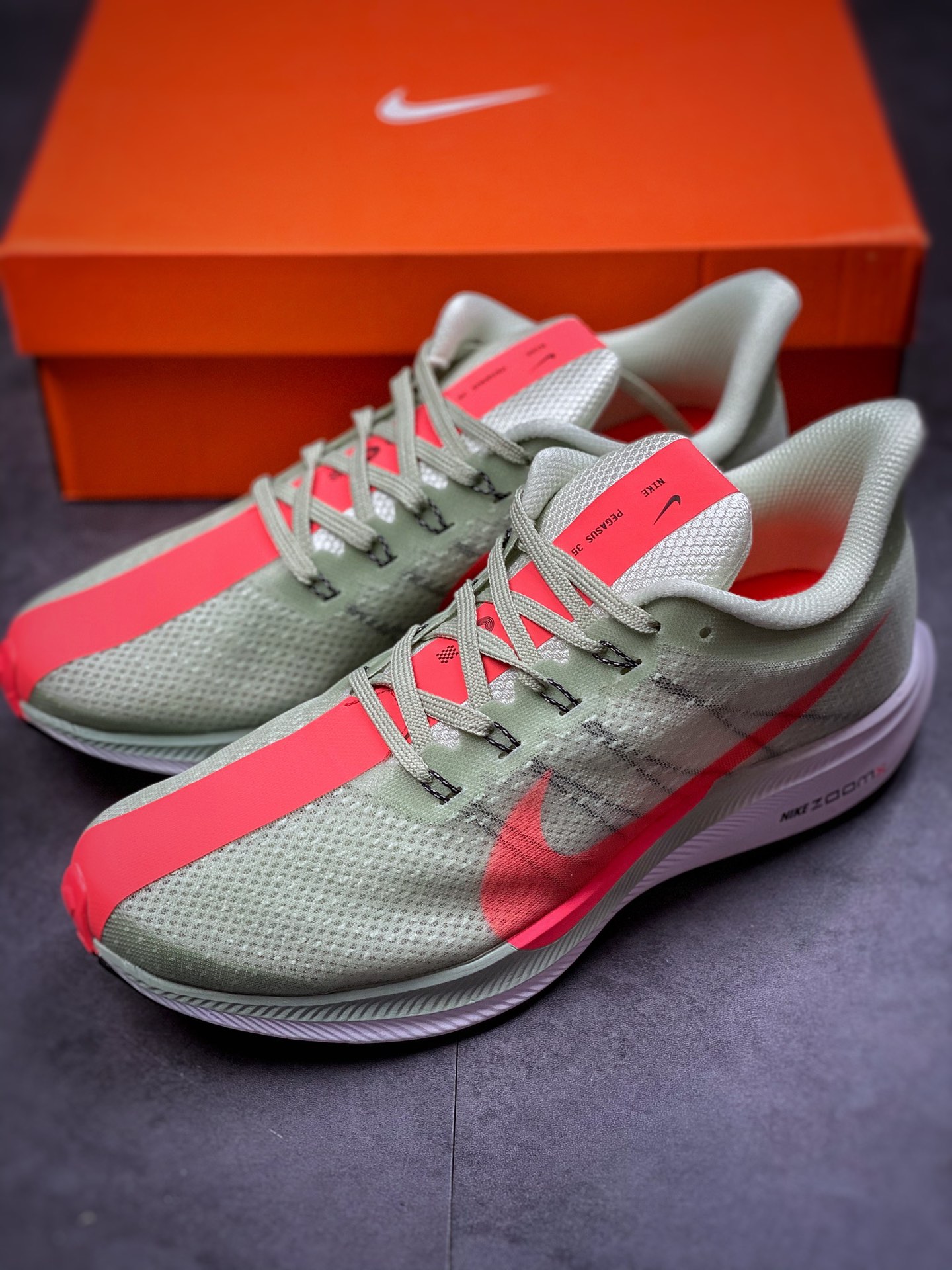 160  Nike Zoom Pegasus 35 Turbo  登月跑鞋
