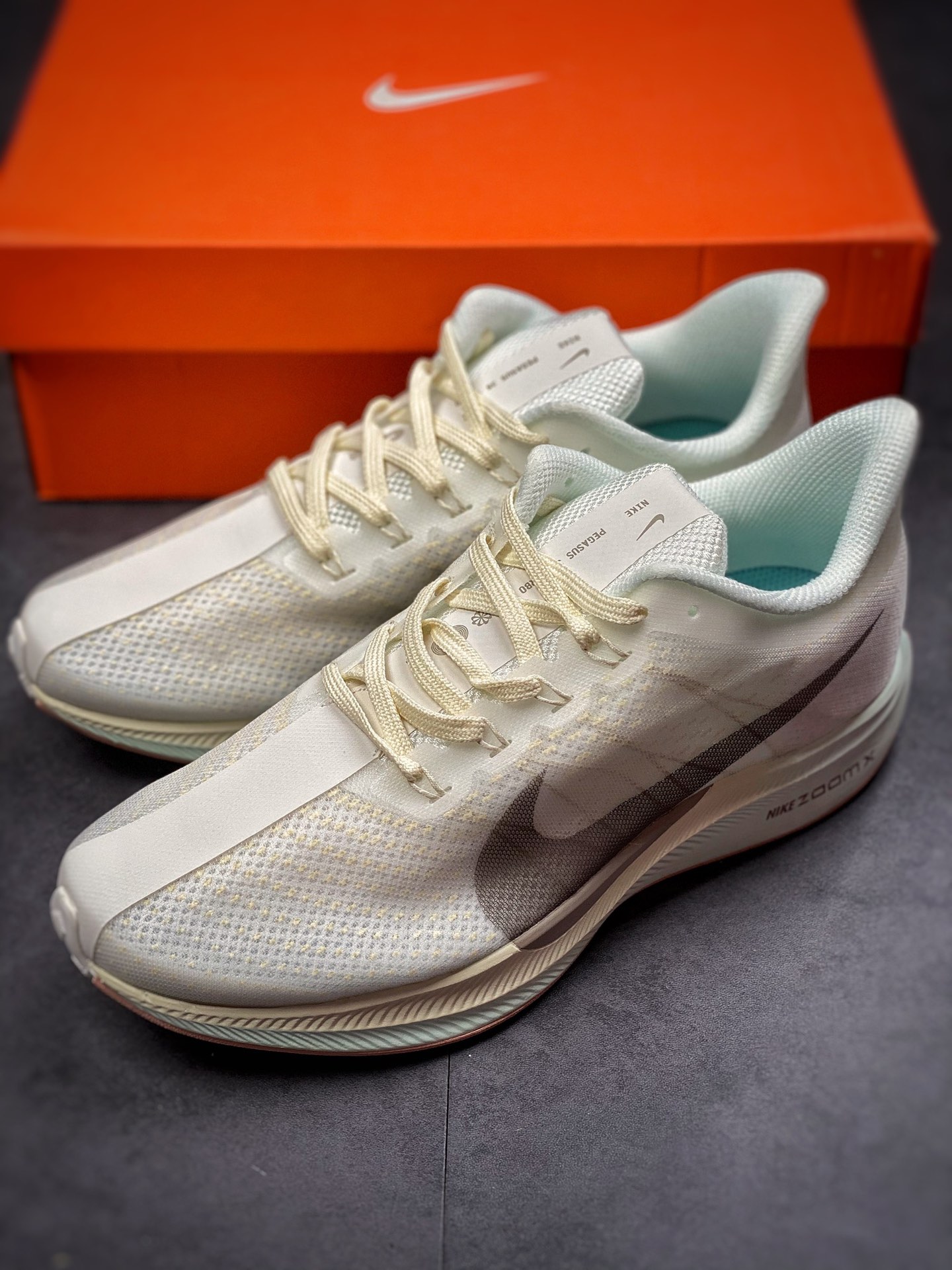 160  Nike Zoom Pegasus 35 Turbo  登月跑鞋