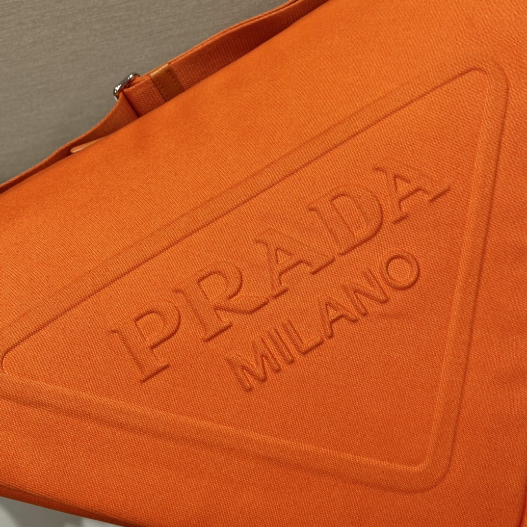 PRADA普拉达帆布大三角包2VY007