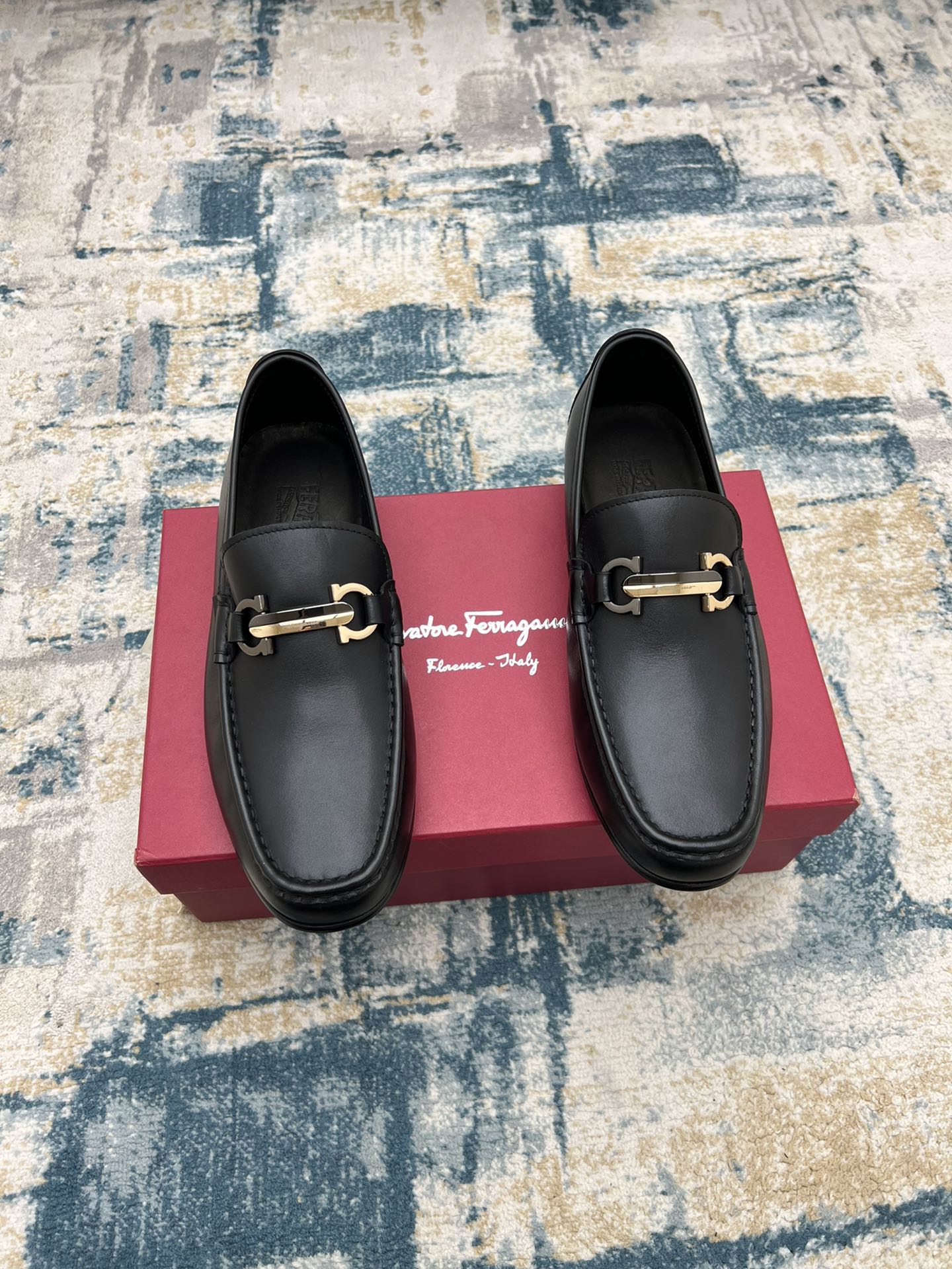 NO:351022,Ferragam~ 38-45 Sizes 38-45 F Home Official Website simultaneous new men's formal leather shoes, perfect workmanship, top-notch reproduction, using imported Italian calfskin design, ancient hand-colored color-changing with original hardware buckle, cowhide inner/foot pad, imported original luxury leather sole, comparable to the counter, welcome to compare!  (38 and 45 custom made without return or exchange), ferragamo, fendi, cowhide, Leather soles19860909Ferragam～ 码数38-45  F家官网同步新品男士正装皮鞋,完美做工,顶级复刻,采用进口意大利小牛皮设计,古法手工改色搭配原版五金扣饰,牛皮内里/垫脚,进口原版奢华真皮大底,媲美专柜,欢迎对比！（38和45定做不退换）,,ferragamo,fendi,cowhide,Leather soles,Men's shoes