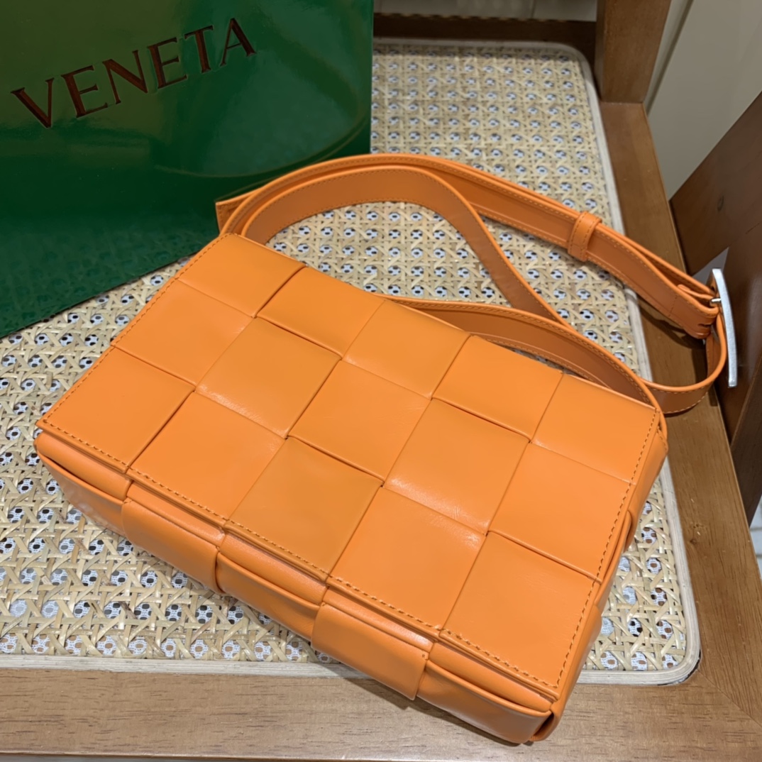 Bottega Veneta Cassette油蜡皮编织五格长方包 667298鲜橙橘