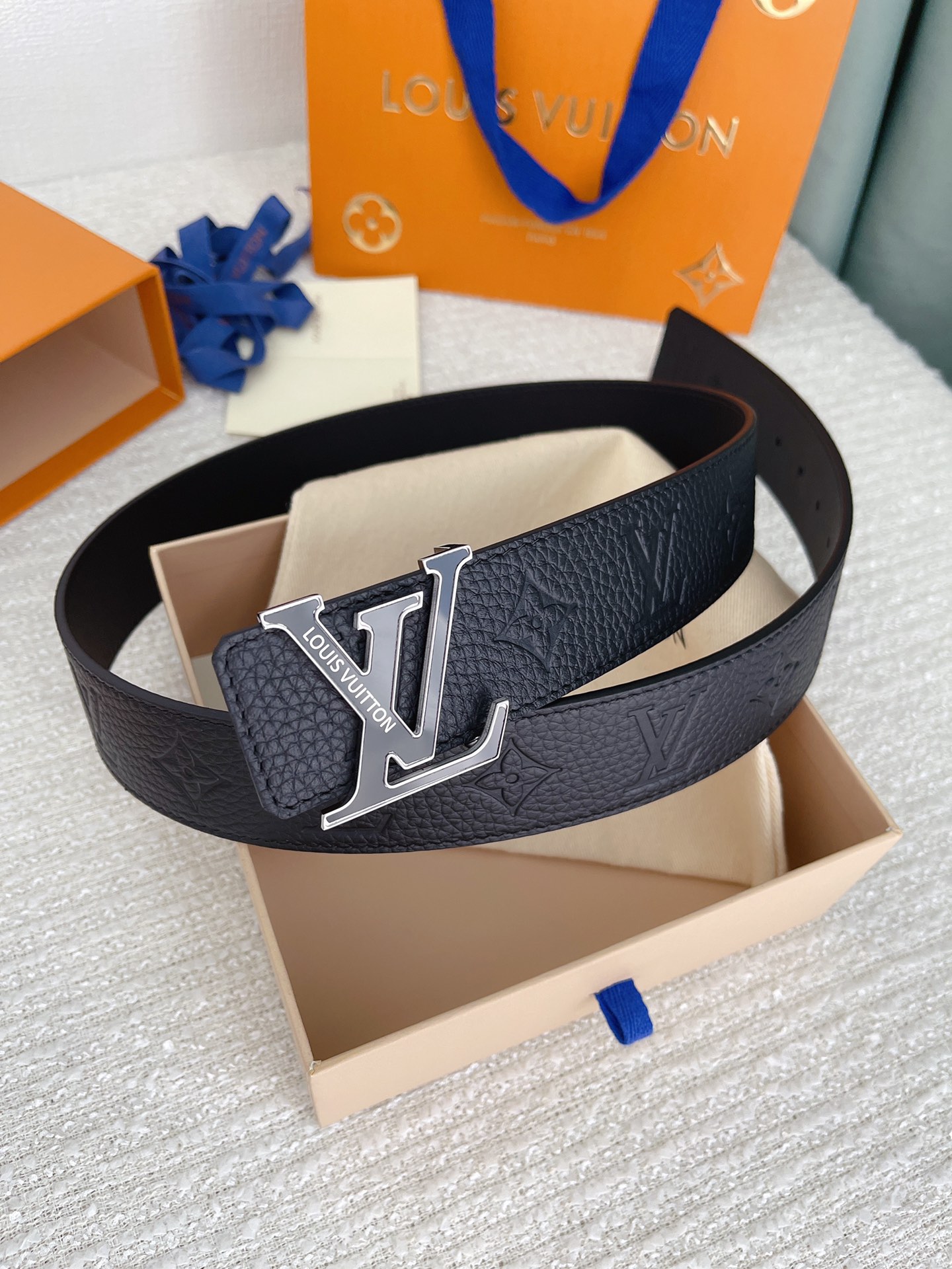 LV.路易威登高版本40mm宽度正品一体铸造五金钢扣原厂皮料双面原厂定制牛皮面料性价比高.全套包装.