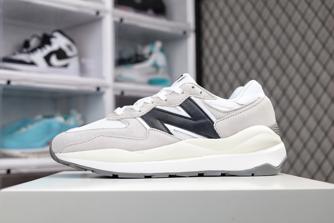 G5 公司级NB5740 尽显90年代复古风格推出全新配色,NB新百伦New Balance M5740系列复古老爹风休闲运动慢跑鞋“浅灰黑白”552MMD