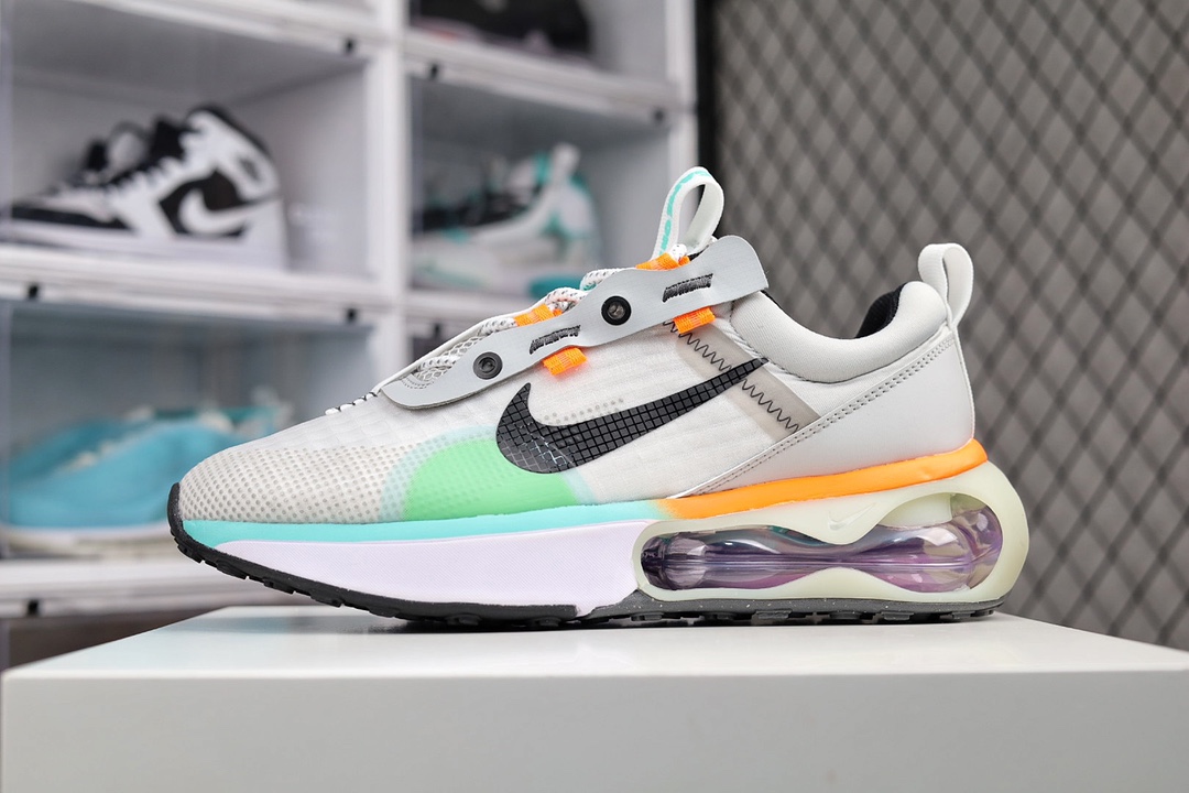 G5 公司级 NK Air Max 2021 半掌气垫运动鞋 机能风该鞋款以黑色、铁灰色和白色的组合示人 酷感十足 鞋款最大亮点是足底和空心泡沫中底的新型Air缓震装置 带来了更为轻便柔软的脚感 官方×344SG