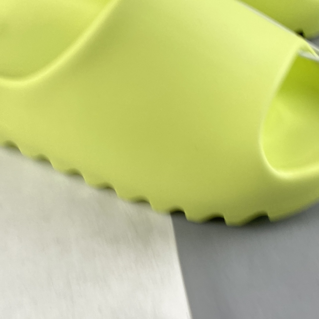 P160  Kanye West x Yeezy Slide“Resin”侃爷再度联乘 椰子拖鞋 GX6138