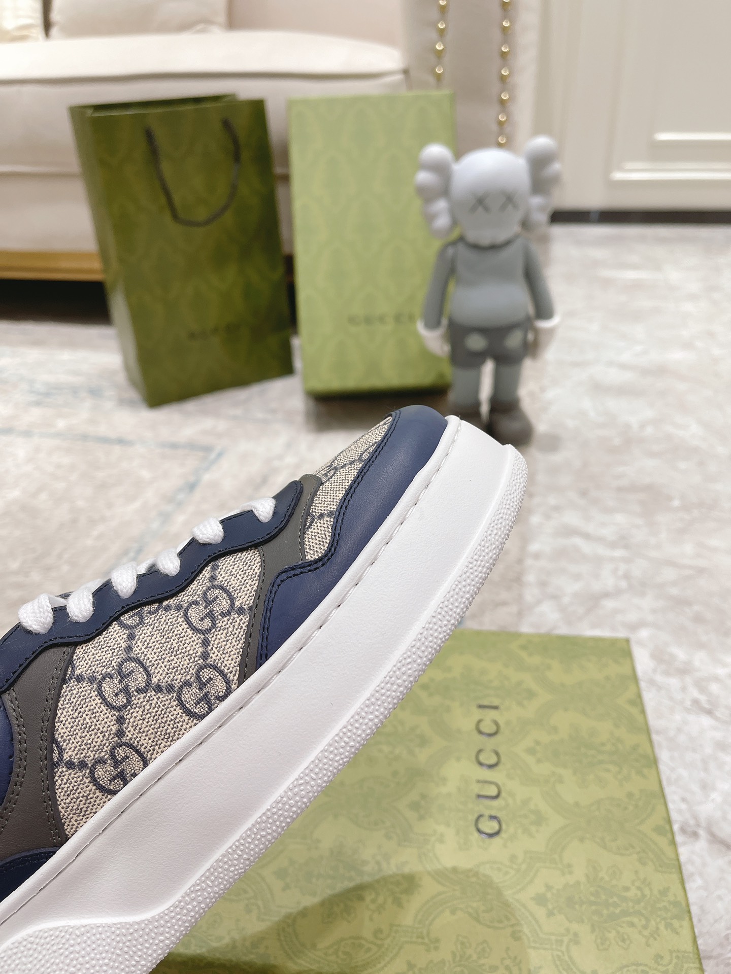 Top versión de los nuevos colores Toda la red debut Gucci pequeños zapatos blancos, en nombre de la 