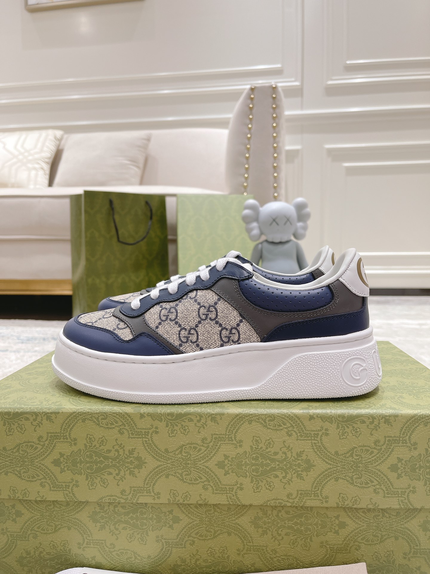 Top versión de los nuevos colores Toda la red debut Gucci pequeños zapatos blancos, en nombre de la 