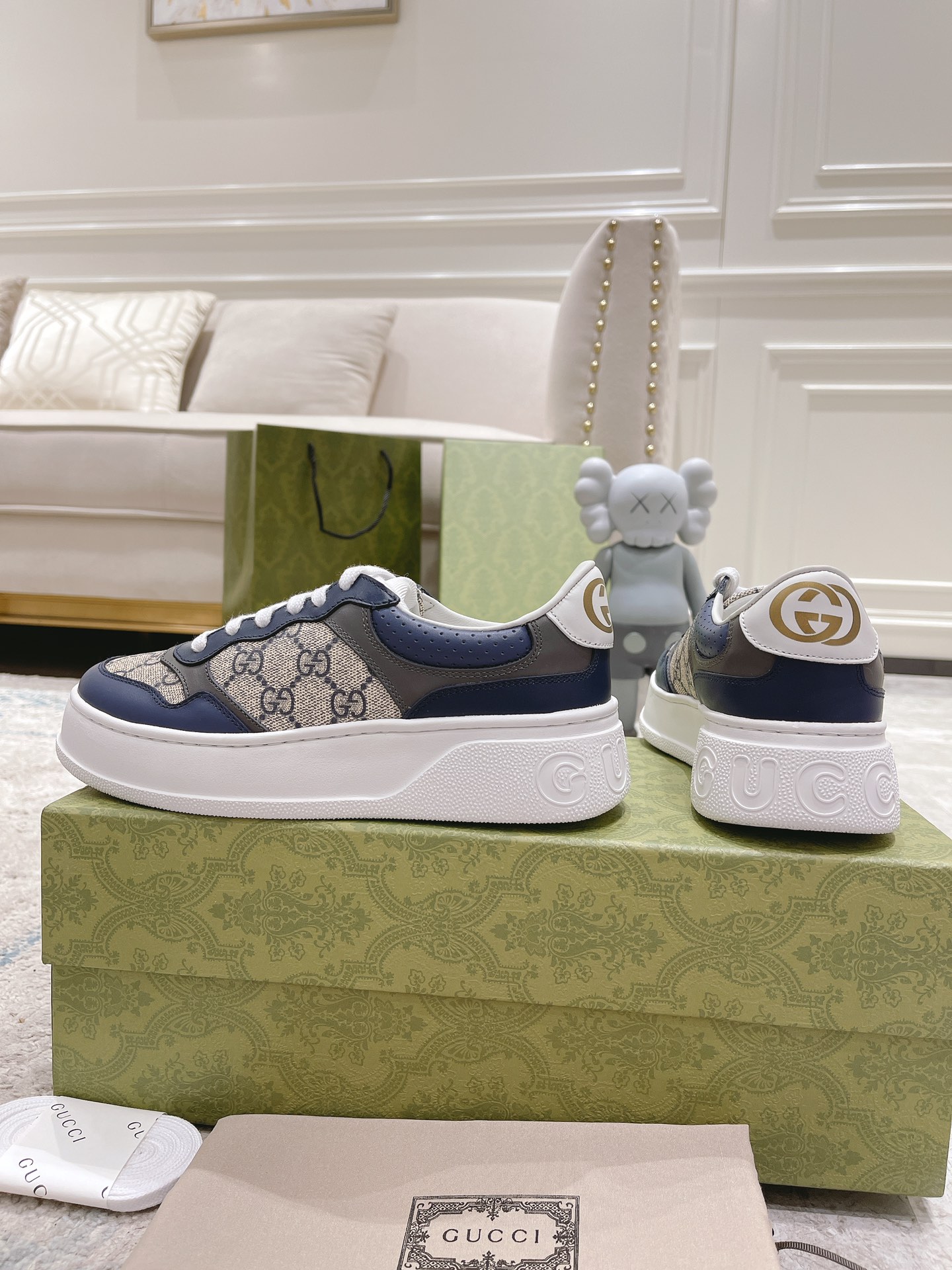 Top versión de los nuevos colores Toda la red debut Gucci pequeños zapatos blancos, en nombre de la 