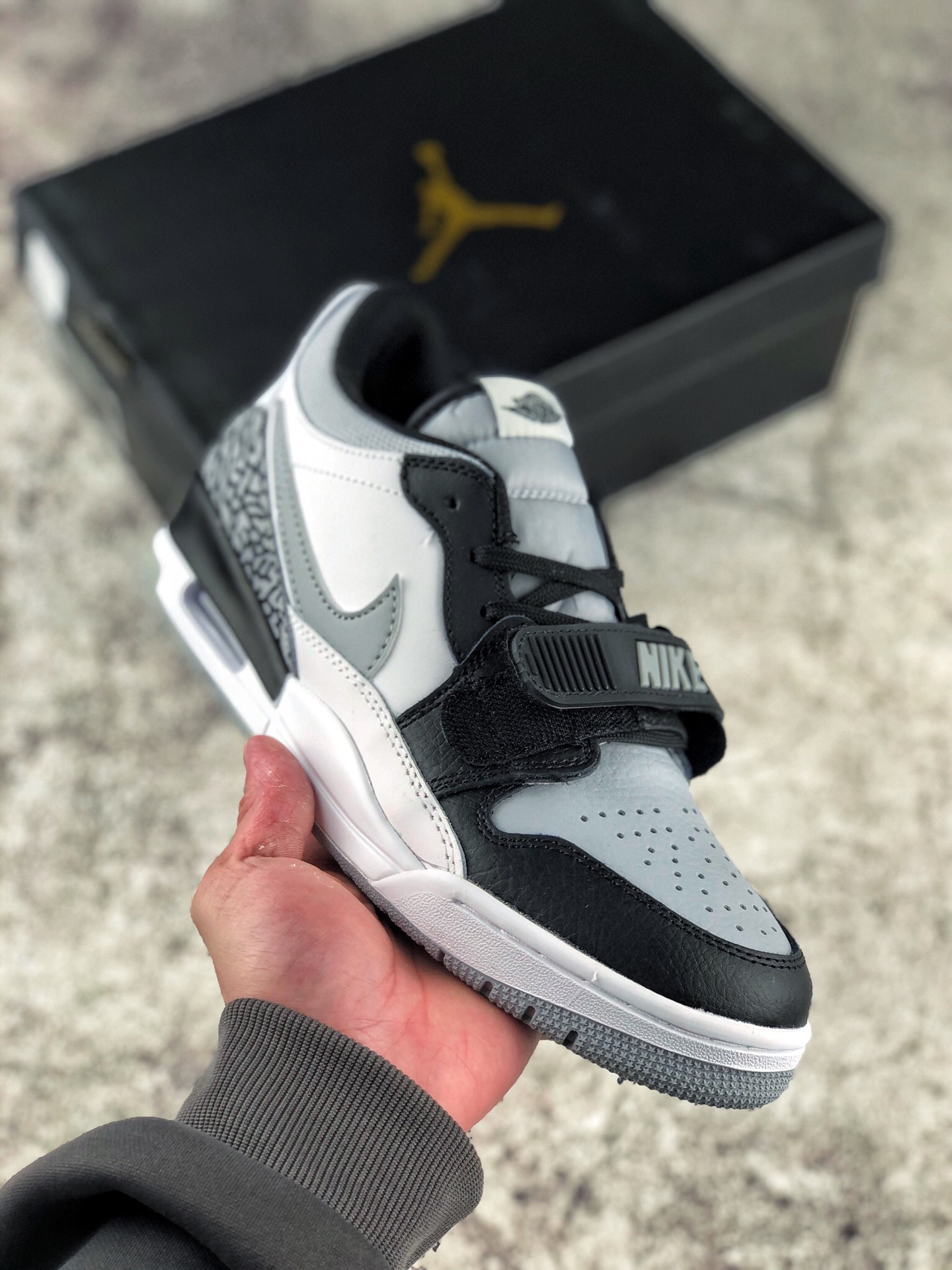 本地自取 支持放店
Air Jordan  Legacy 三合一312 