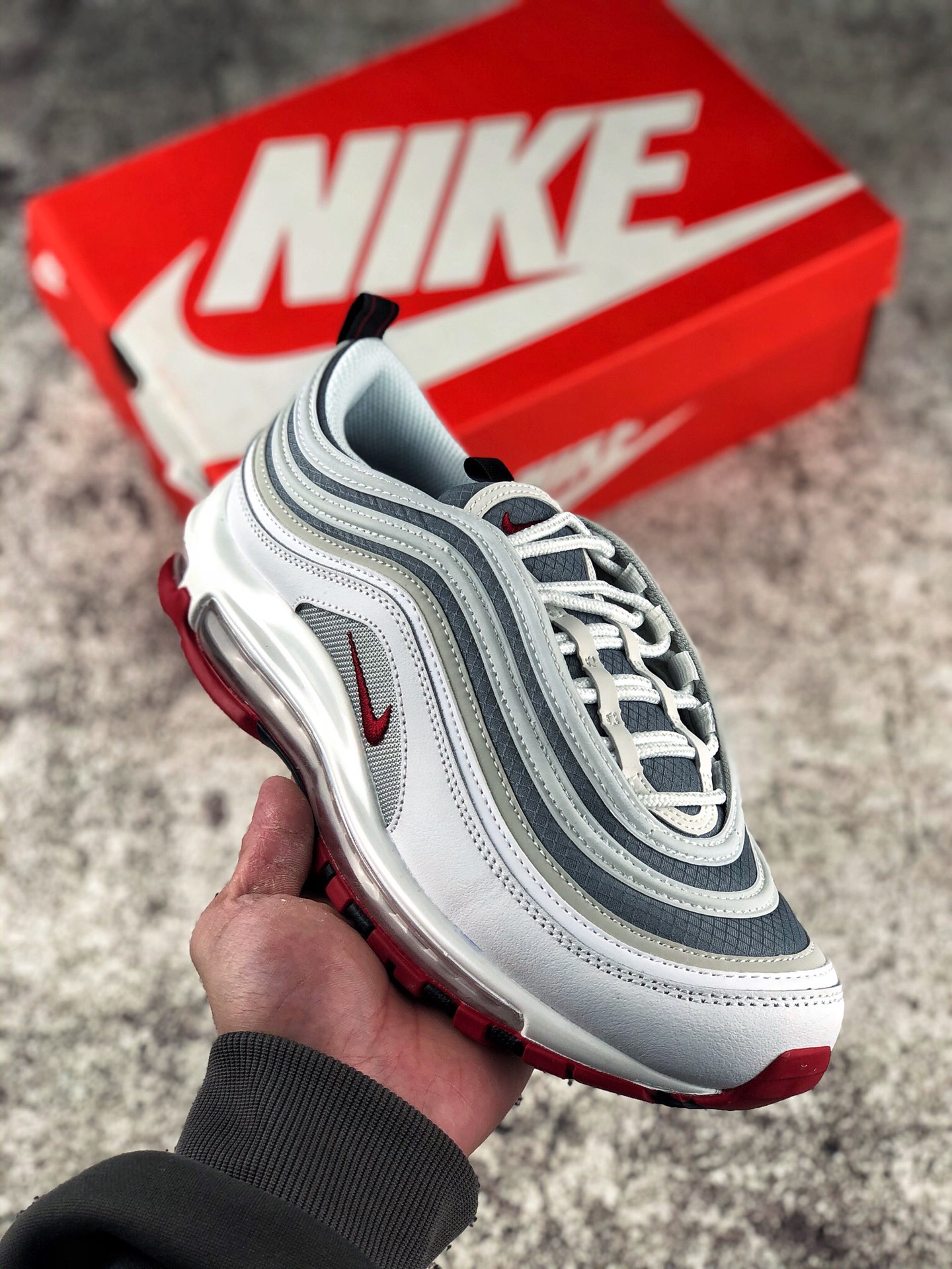 本地自取 支持放店

Nike Air Max 97 子弹复古全掌气垫休闲运动鞋 DM0027-100
尺码：36 36.5 37.5 38 38.5 39 40 40.5 41 42 42.5 43 44 45