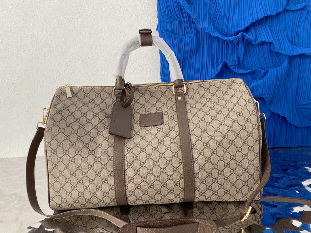 K0  Gucci 古奇   GG 印花旅行袋 机场包 行李包 手提包袋 休闲百搭 采用精湛镶嵌细工，实物拍摄 原厂原版面料 配送小票防尘袋 50 x 29 cm。