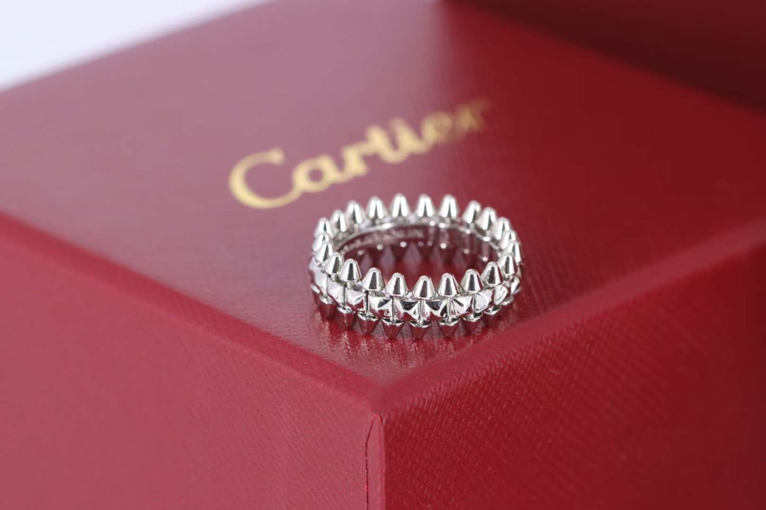 Cartier Cartier 卡‮亚地‬新款银色‮弹子‬头 铆钉戒指