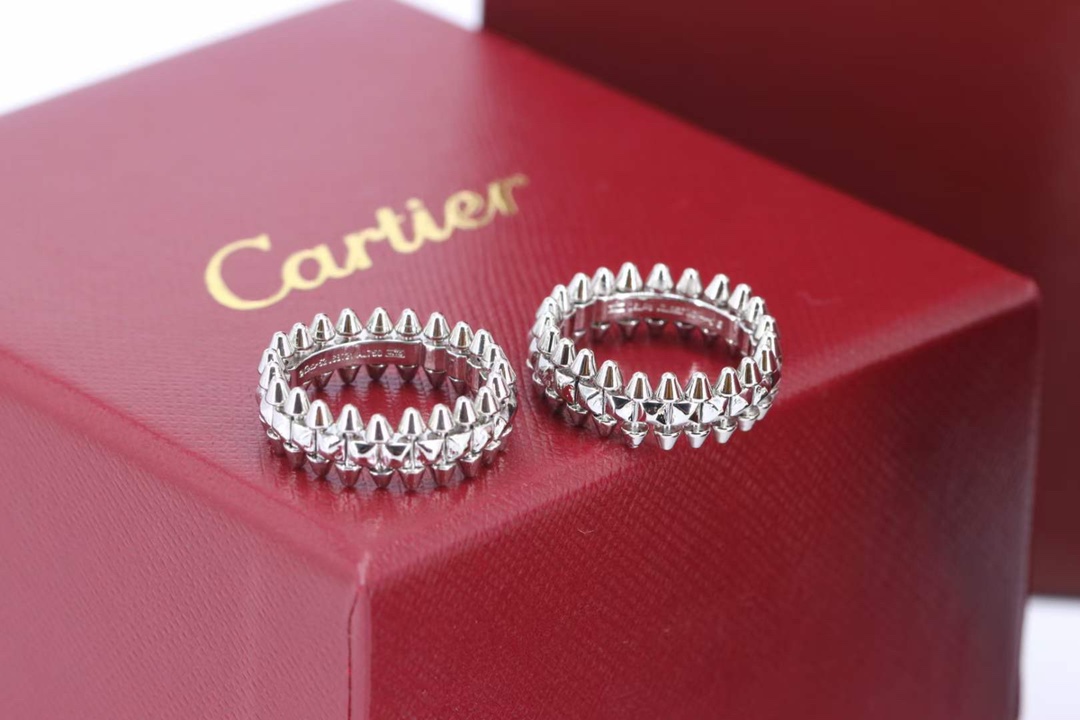 Cartier Cartier 卡‮亚地‬新款银色‮弹子‬头 铆钉戒指