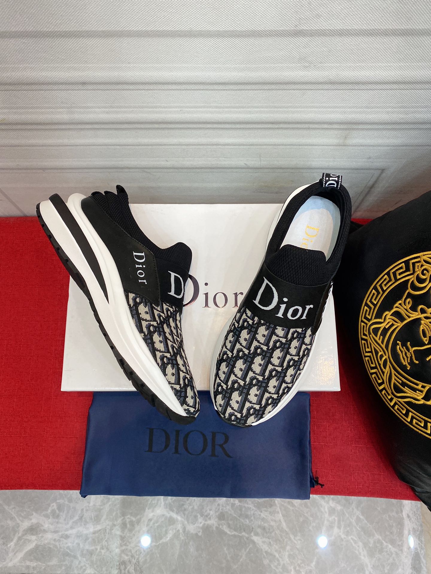 I5 迪奥 最 2022休闲韩版风男鞋，全新春夏款设计，完美做工，打造装柜品质，鞋面：布面材质，羊皮内里；柔软舒适，橡胶大底超轻 耐磨、简约、百搭风时装男鞋，永颜色 二色可选