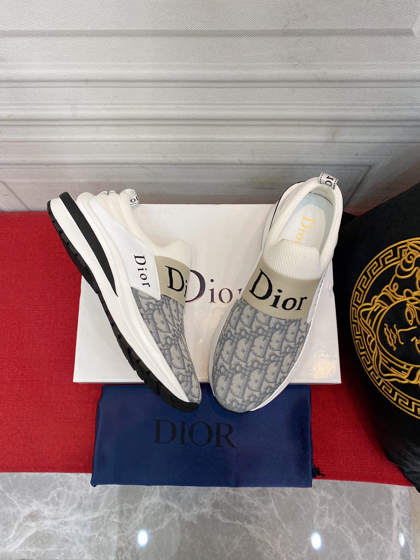 I5 迪奥 最 2022休闲韩版风男鞋，全新春夏款设计，完美做工，打造装柜品质，鞋面：布面材质，羊皮内里；柔软舒适，橡胶大底超轻 耐磨、简约、百搭风时装男鞋，永颜色 二色可选