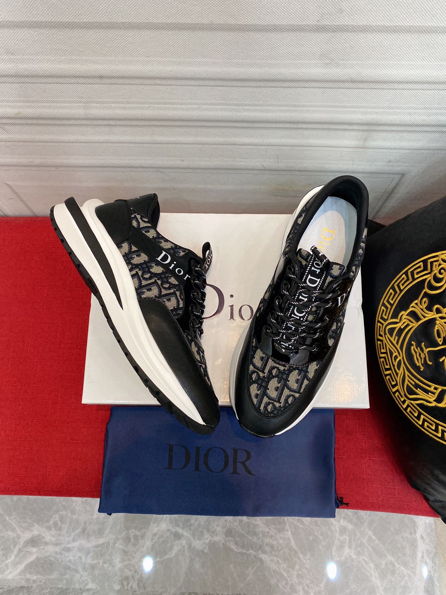 I5 迪奥 最 2022休闲韩版风男鞋，全新春夏款设计，完美做工，打造装柜品质，鞋面：布面材质，羊皮内里；柔软舒适，橡胶大底超轻 耐磨、简约、百搭风时装男鞋，永颜色 二色可选