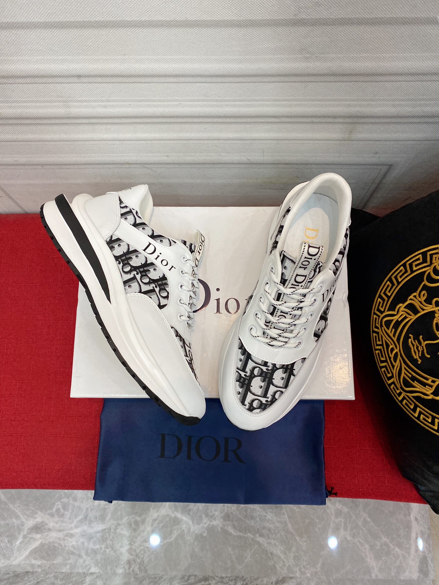 I5 迪奥 最 2022休闲韩版风男鞋，全新春夏款设计，完美做工，打造装柜品质，鞋面：布面材质，羊皮内里；柔软舒适，橡胶大底超轻 耐磨、简约、百搭风时装男鞋，永颜色 二色可选