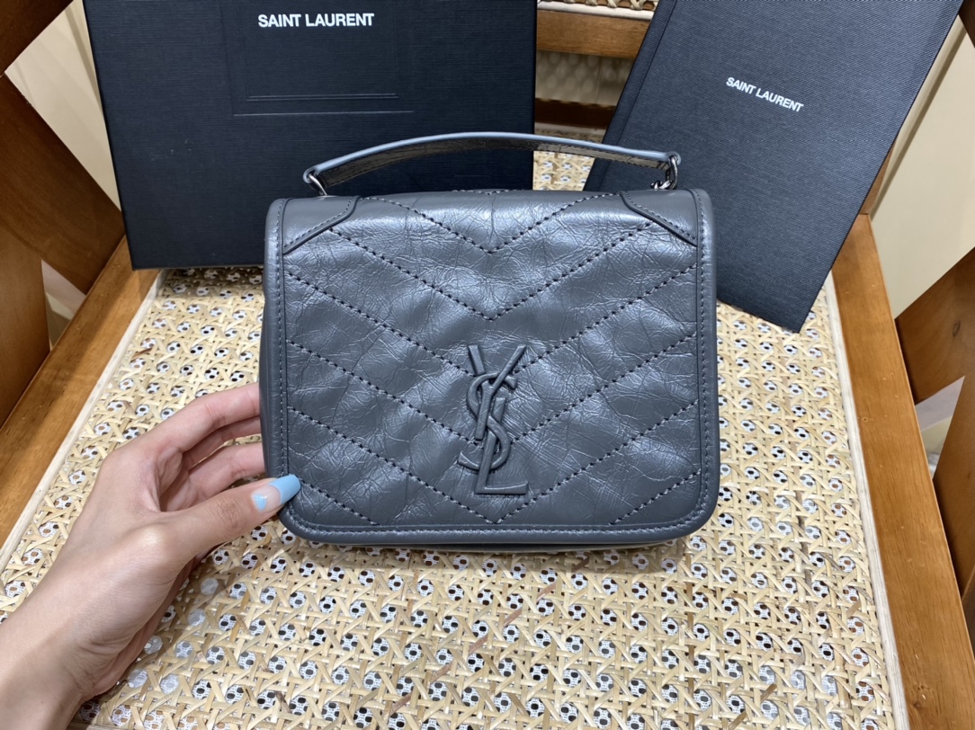 Niki best sale chain wallet