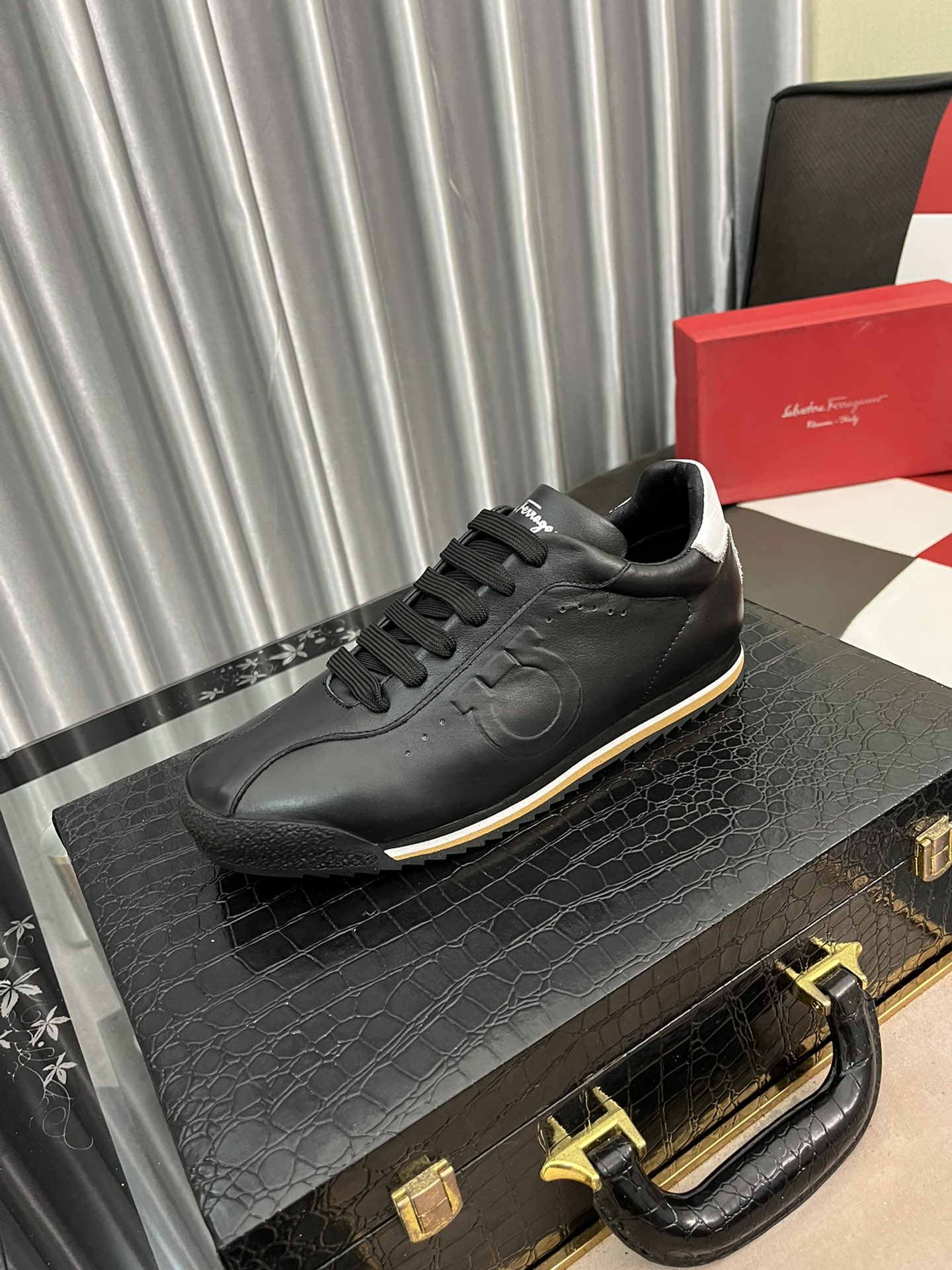 J0  Ferragamo 低帮菲拉格慕春款休闲鞋专柜品质，验货，优质做工，鞋面采用进口舒适透气内里，原版时尚运动大底 ，休闲时尚，高端品质，