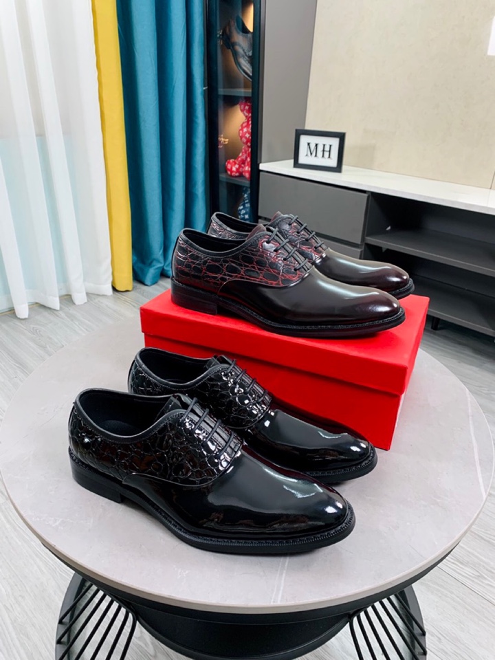 J0   牛里Ferragamo菲拉格慕最新男士商务皮鞋🇨🇳官网原版1:1开模💯头层采用意大利进口牛皮➕奢华牛皮内里，柔软舒适🌴高端大气，高品味男士首选🍍38-44 45可订做