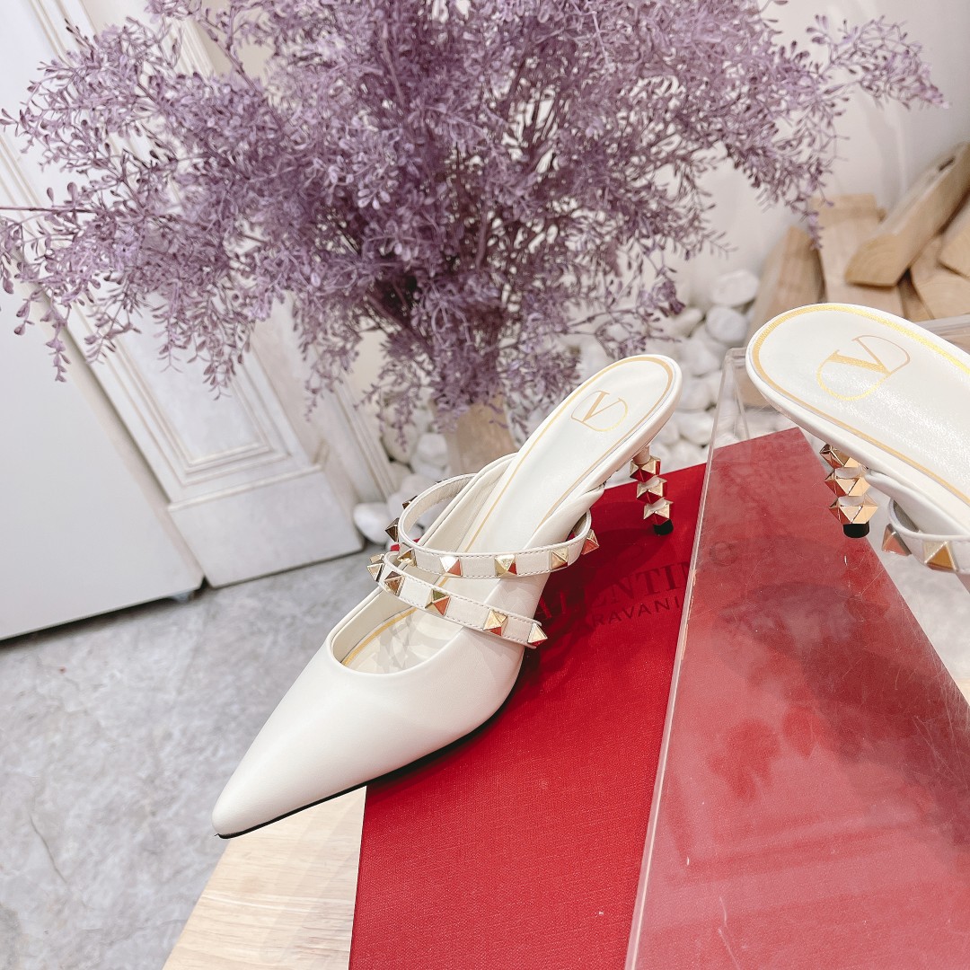 Valentino. contadores Valentino la última serie de la versión más alta de los detalles de la pasarel