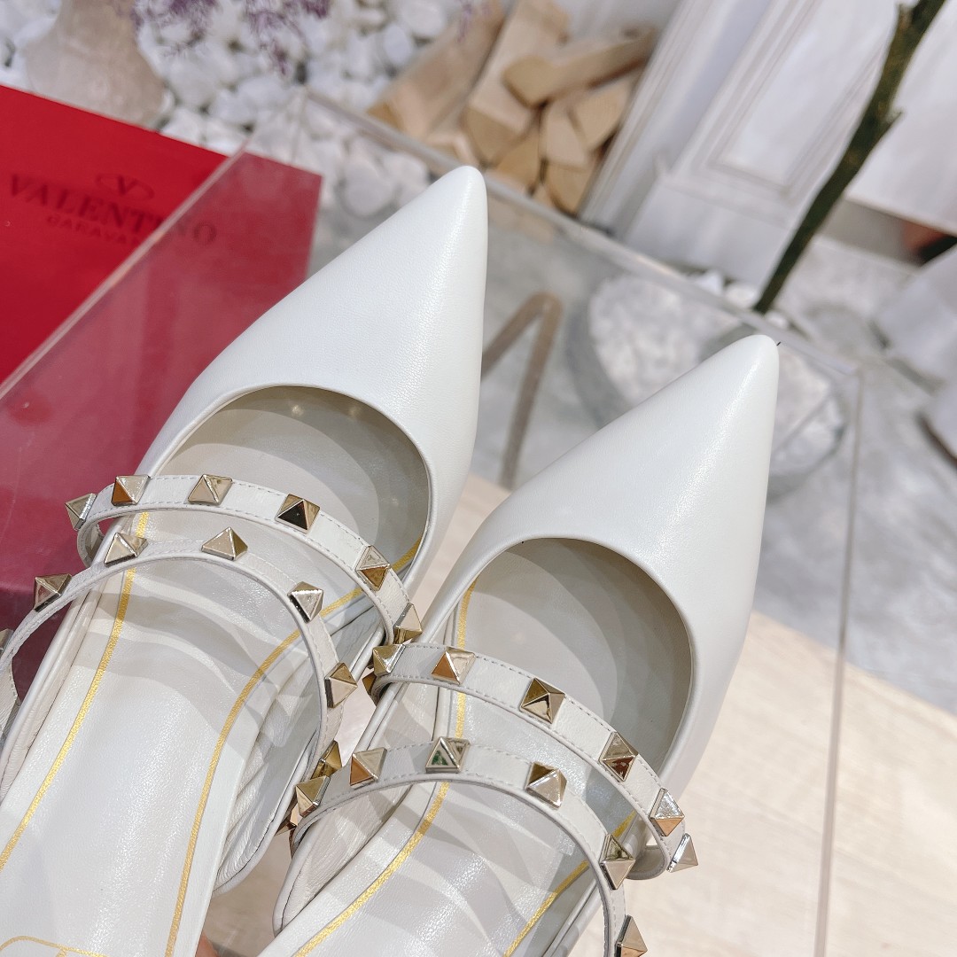 Valentino. contadores Valentino la última serie de la versión más alta de los detalles de la pasarel