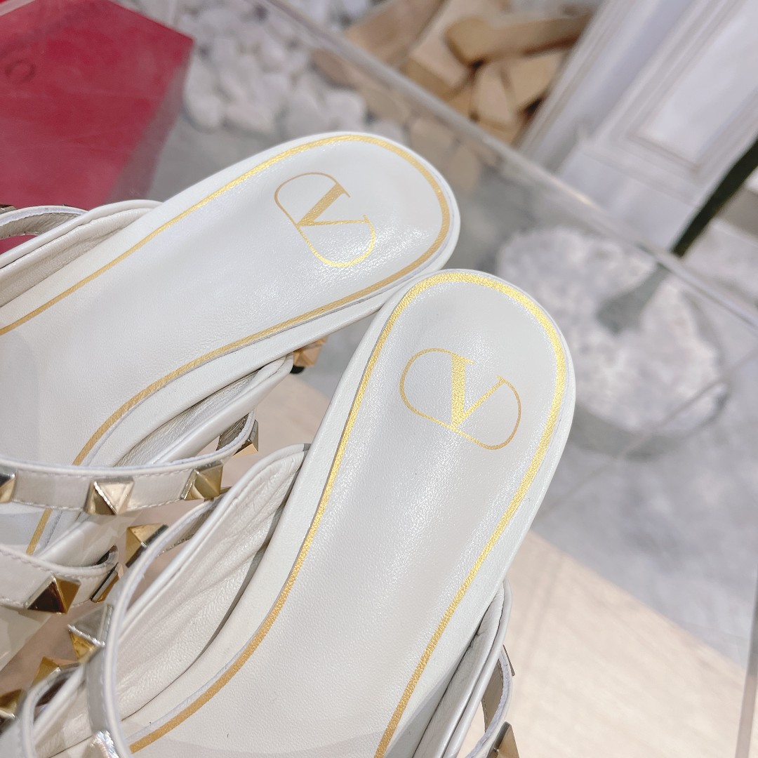 Valentino. contadores Valentino la última serie de la versión más alta de los detalles de la pasarel