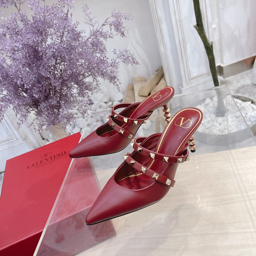 Valentino. contadores Valentino la última serie de la versión más alta de los detalles de la pasarel