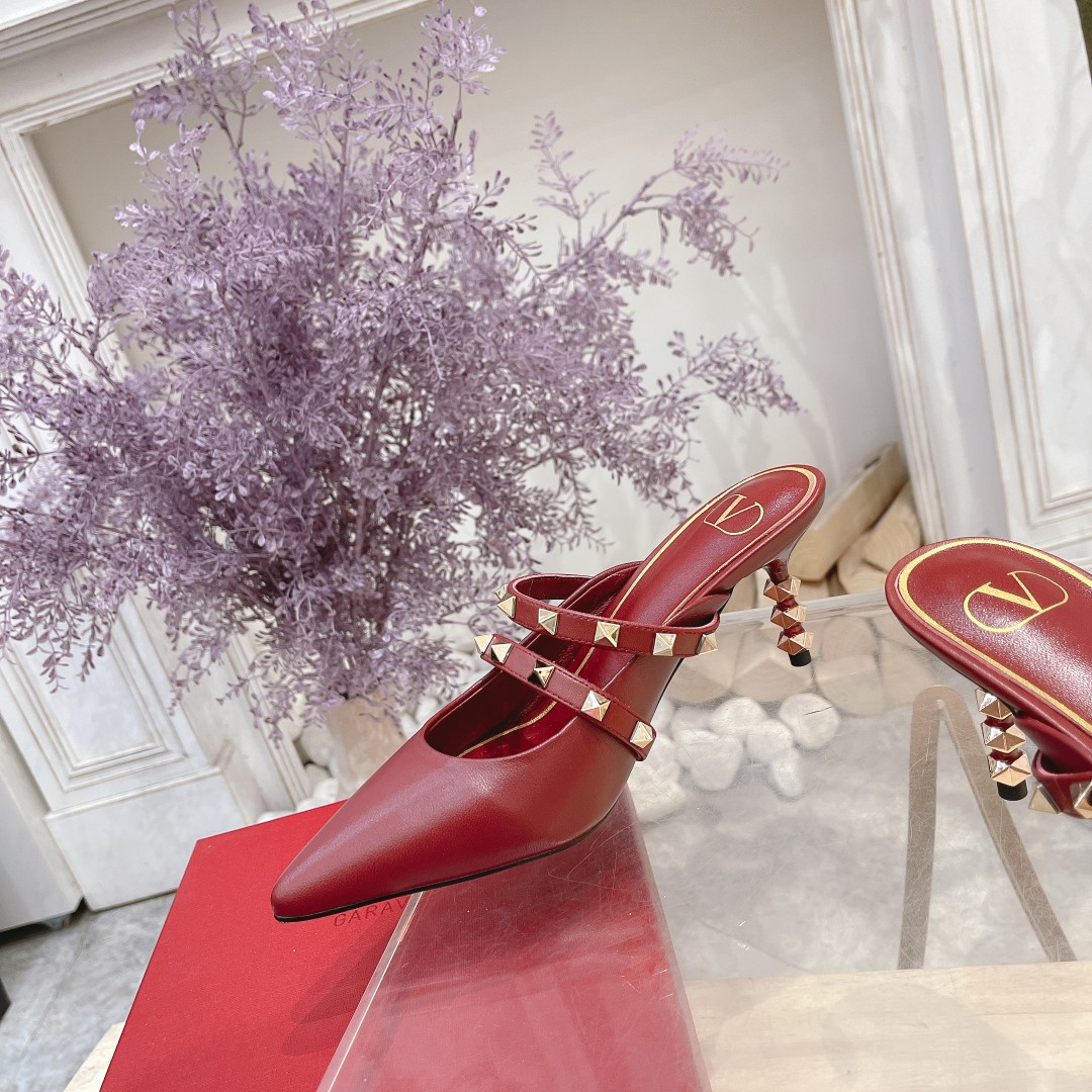Valentino. contadores Valentino la última serie de la versión más alta de los detalles de la pasarel