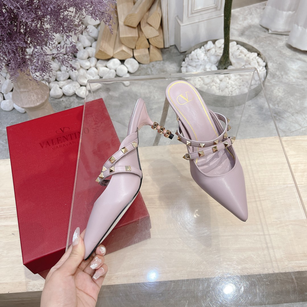 Valentino. contadores Valentino la última serie de la versión más alta de los detalles de la pasarel