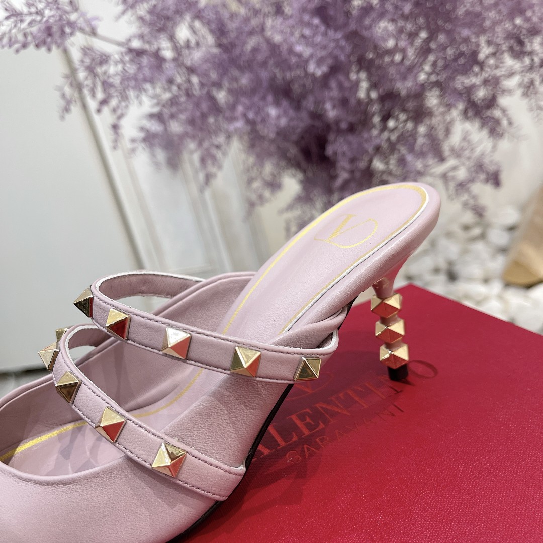 Valentino. contadores Valentino la última serie de la versión más alta de los detalles de la pasarel
