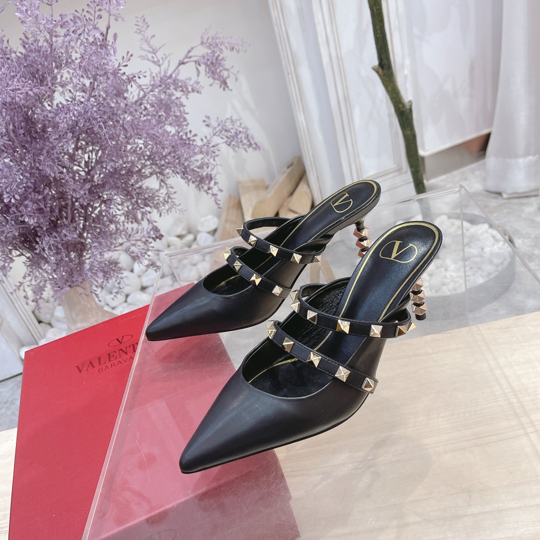 Valentino. contadores Valentino la última serie de la versión más alta de los detalles de la pasarel