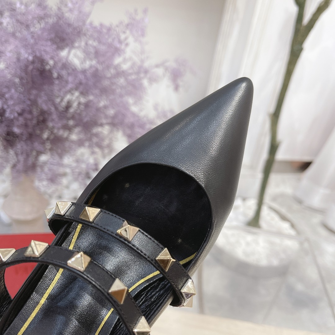 Valentino. contadores Valentino la última serie de la versión más alta de los detalles de la pasarel