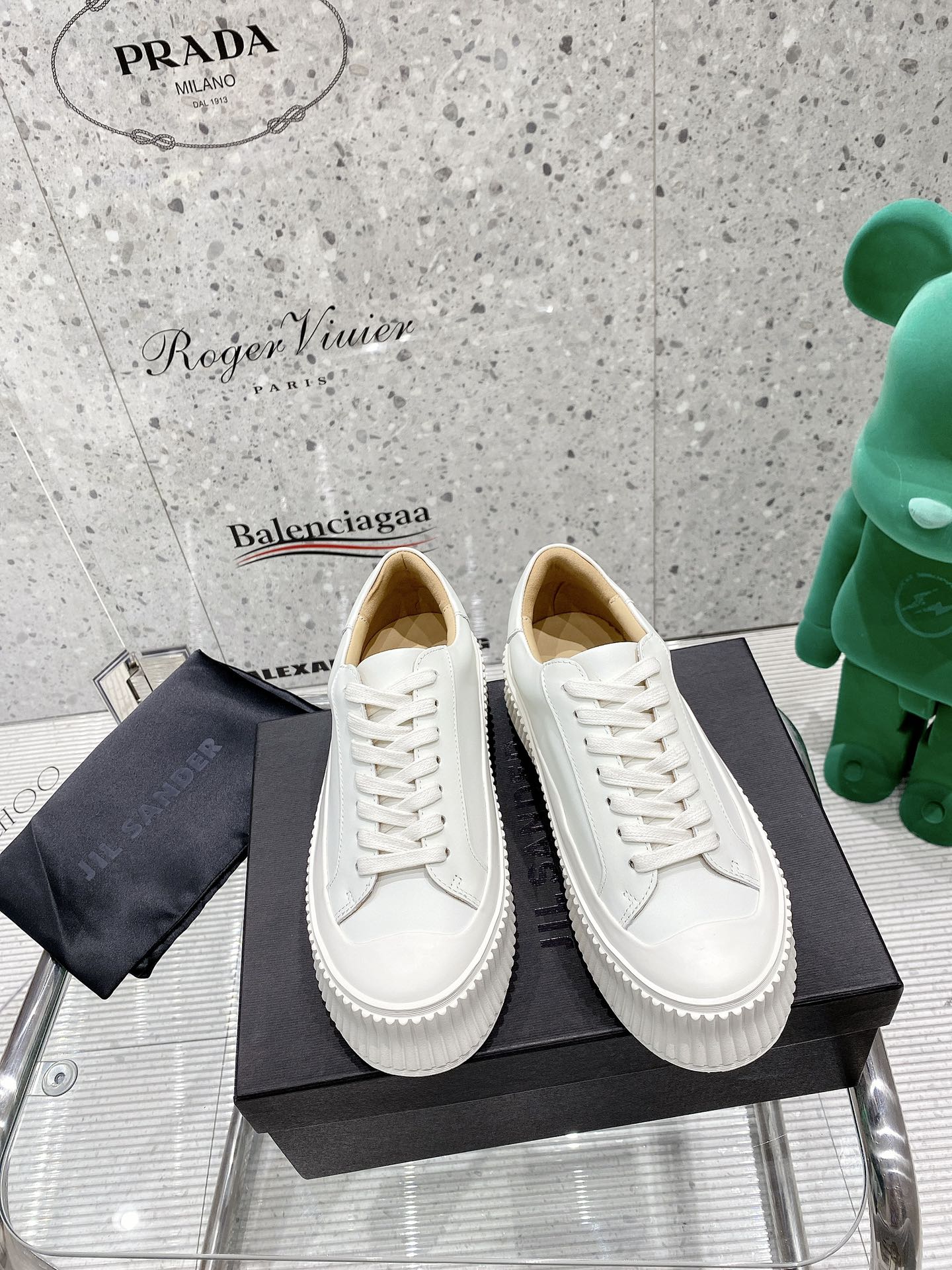 NO:678957,Size 34-40. Classic style!  Jilsander thick-soled sneakers, the most out-of-stock celebrity model, were quickly sold out at the counter as soon as they were launched. They are very chic and look high-end when worn. The black, white, and apricot color combinations are made of imported calfskin!  The lining is made of water-dyed cowhide, and the sole is 4cm thick. It is equipped with the original imported rubber outsole, which is very durable and non-slip. With high elastic latex, the foot feels very soft and comfortable without grinding the feet. It does not feel heavy when worn., casual shoes/sports shoes, jil sander, sneakers, cowhide19860909码数34-40. 经典款！明星网红款断货王Jilsander 厚底运动鞋,专柜刚推出便迅速断货～非常Chic,穿出立显高档,～黑色 白色 杏色 拼色采用进口小牛皮！内里为水染牛皮,底厚4cm 配上原版进口橡胶大底非常耐穿防滑,加上高弹乳胶,脚感很软很舒服不磨脚,穿起来不会感觉重.,休闲鞋/运动鞋,jil sander,sneakers,cowhide,Women's Shoes