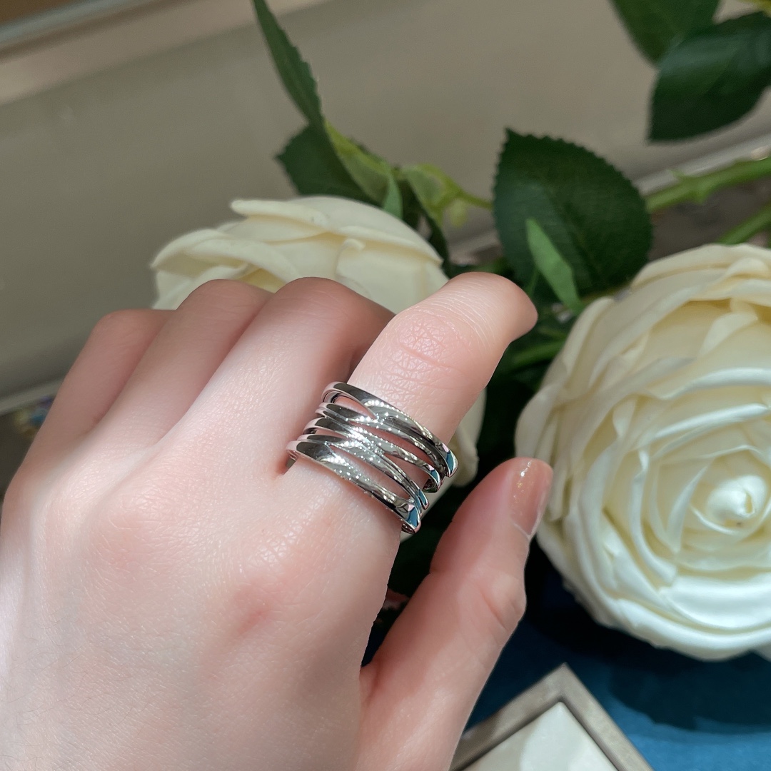 NO:703040,Four-ring legendary ring Baojia high-end jewelry craftsmanship, ring, Cartier high-end jewelry19860909四环传奇戒指 宝家高级珠宝工艺,,ring,卡迪亚高端饰品,Jewelry