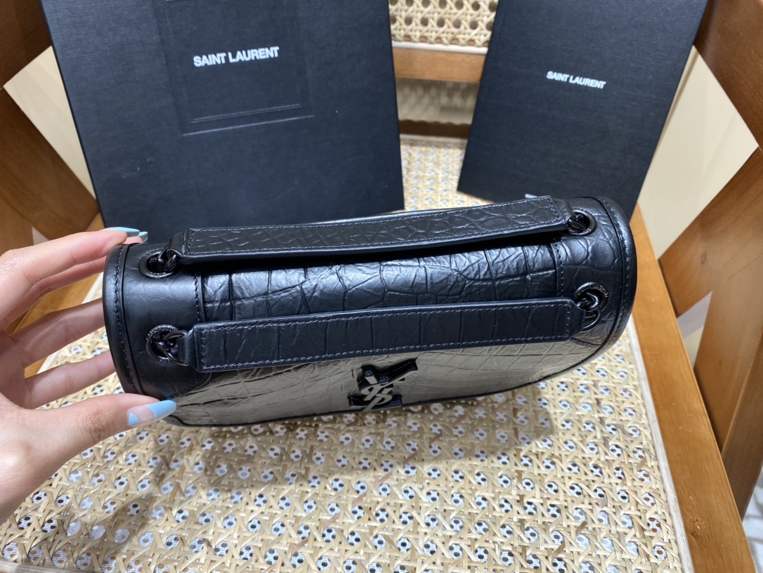 YSL 𝐍𝐢𝐤𝐢 22𝐜𝐦 邮差包 533037鳄鱼纹黑色/黑链