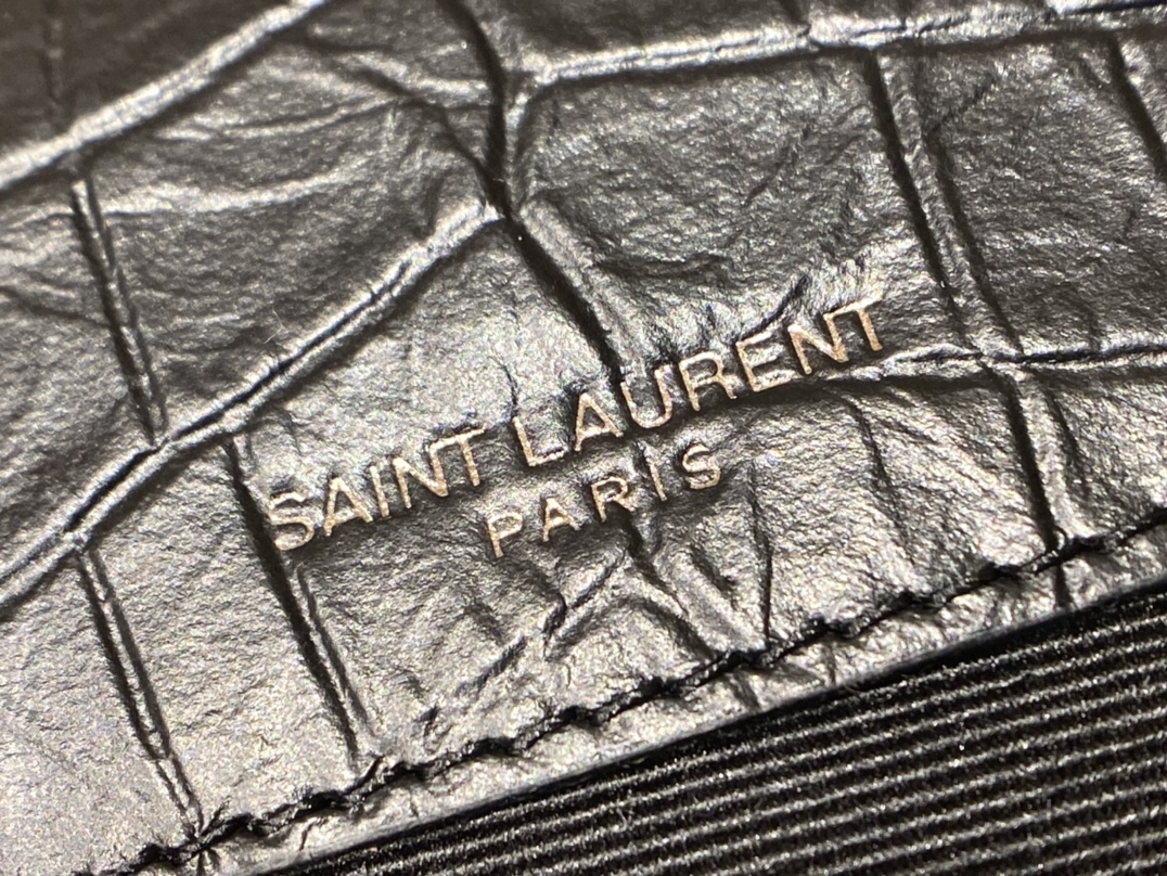 YSL 𝐍𝐢𝐤𝐢 22𝐜𝐦 邮差包 533037鳄鱼纹黑色/黑链