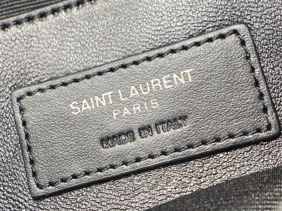 YSL 𝐍𝐢𝐤𝐢 22𝐜𝐦 邮差包 533037鳄鱼纹黑色/黑链