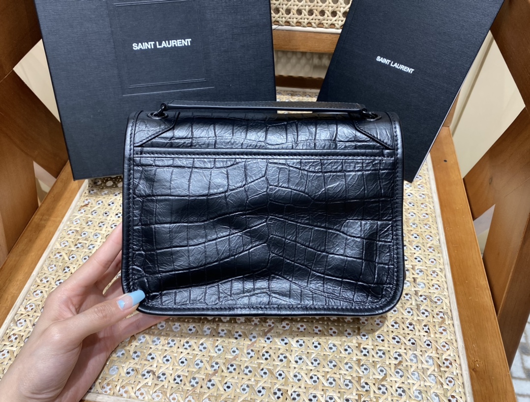 YSL 𝐍𝐢𝐤𝐢 22𝐜𝐦 邮差包 533037鳄鱼纹黑色/黑链