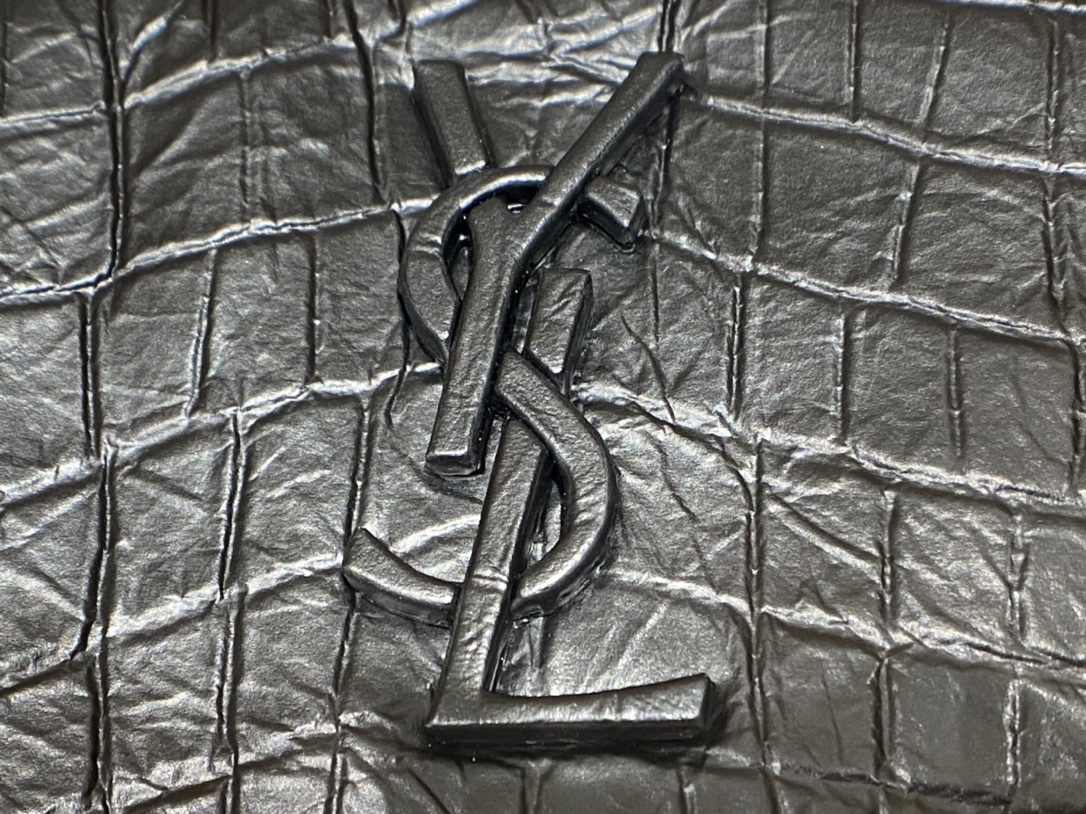 YSL 𝐍𝐢𝐤𝐢 22𝐜𝐦 邮差包 533037鳄鱼纹黑色/黑链