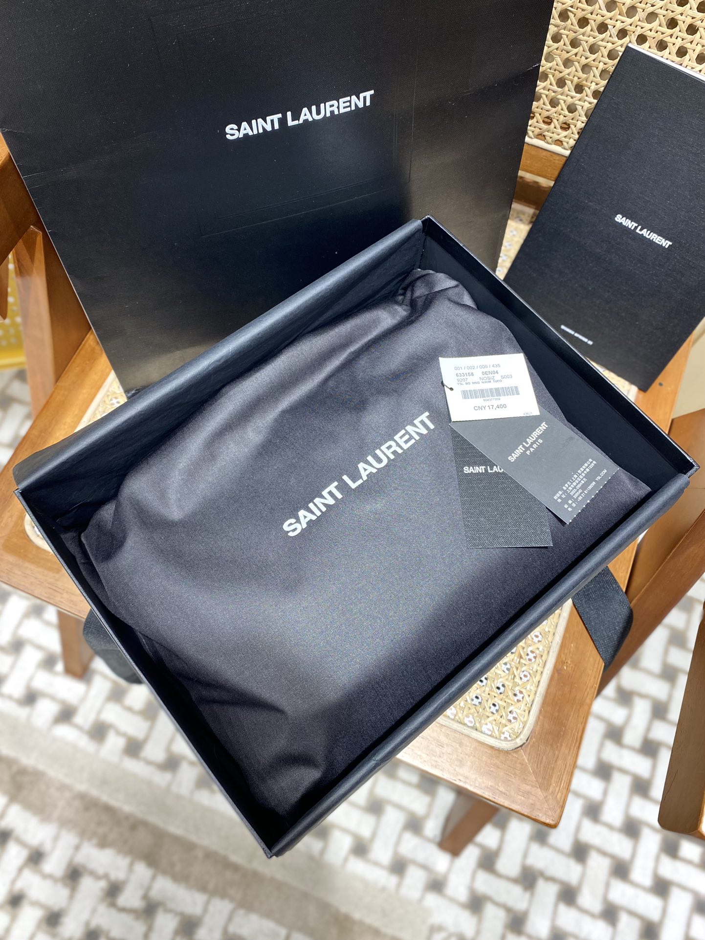 YSL 𝐍𝐢𝐤𝐢 28𝐜𝐦 邮差包 633158鳄鱼纹黑色/黑链