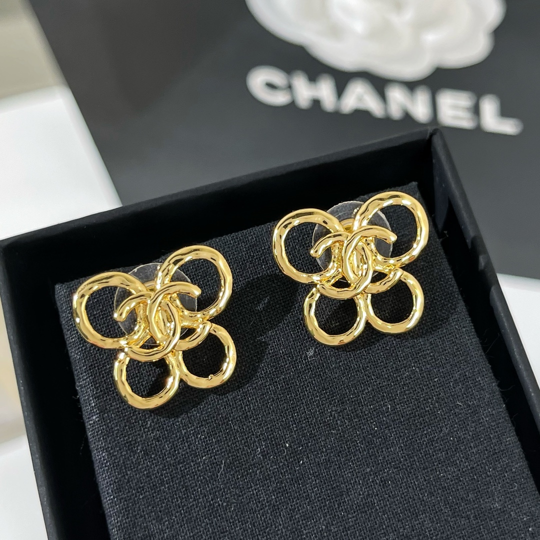 新款☑️CHANEL香奈儿金色双c蝴蝶耳钉耳环