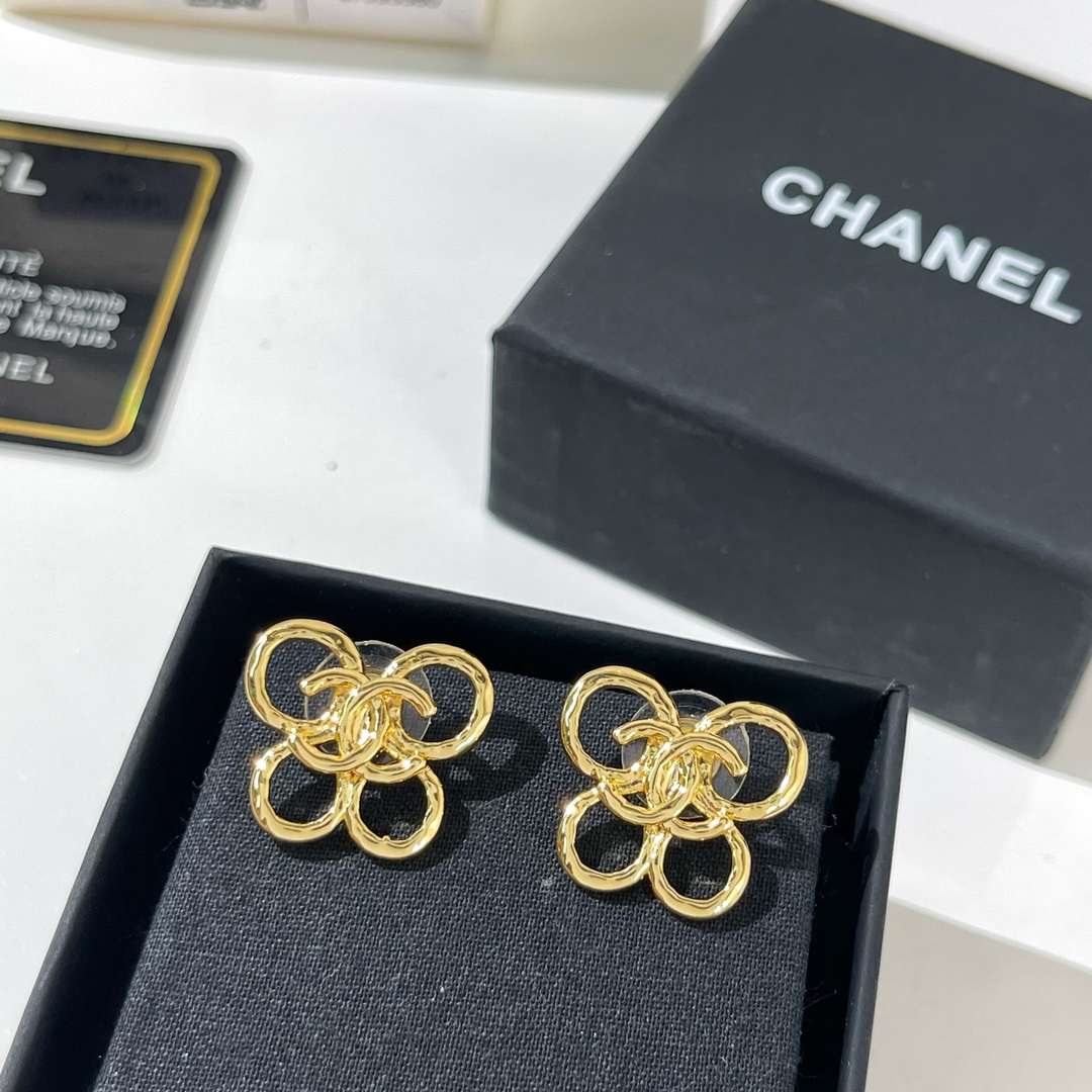 新款☑️CHANEL香奈儿金色双c蝴蝶耳钉耳环