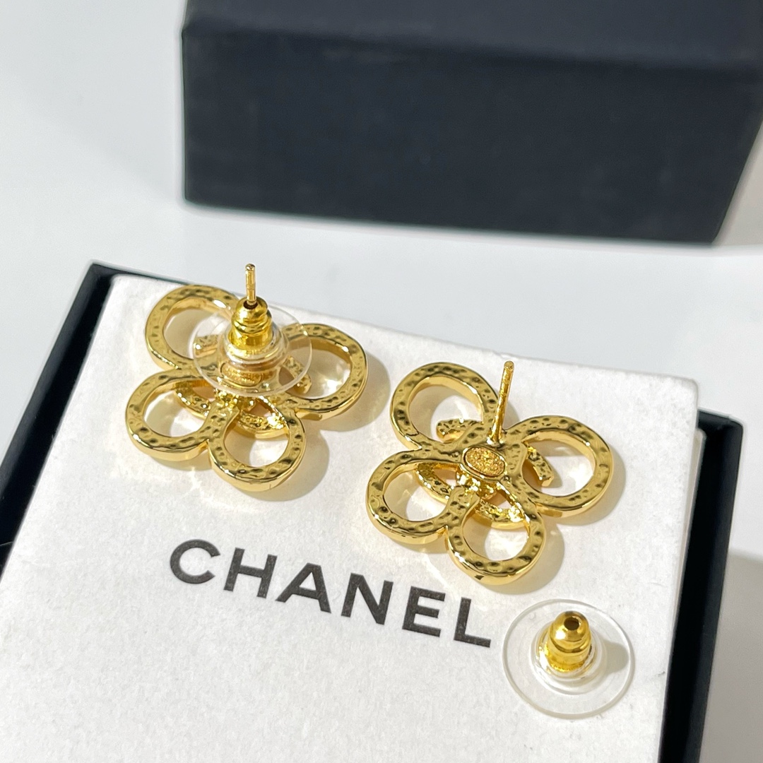 新款☑️CHANEL香奈儿金色双c蝴蝶耳钉耳环