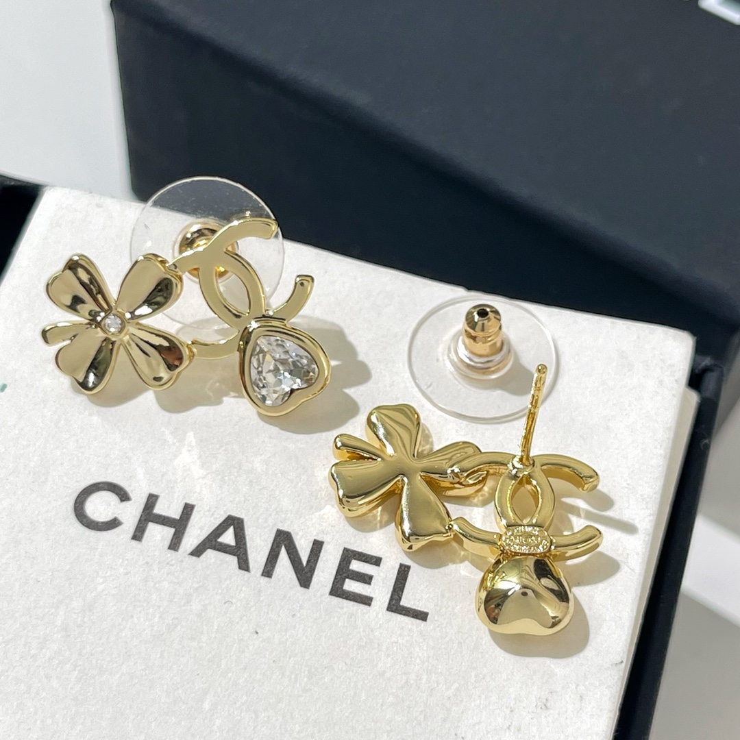 新款☑️CHANEL香奈儿金色双c四叶草爱心耳钉耳环