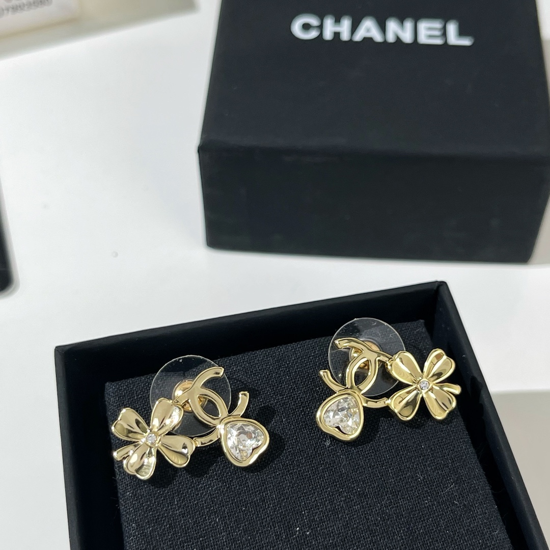 新款☑️CHANEL香奈儿金色双c四叶草爱心耳钉耳环