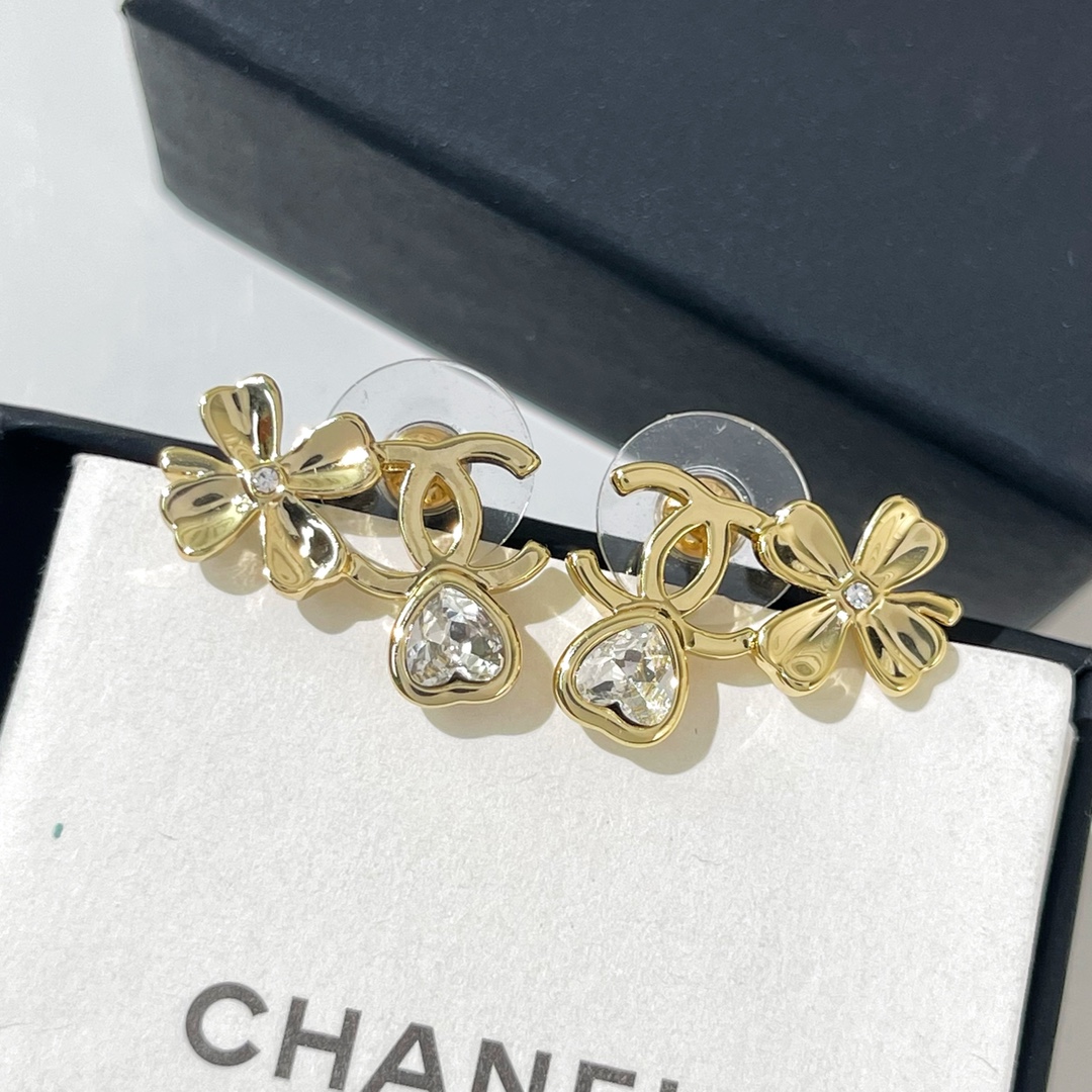 新款☑️CHANEL香奈儿金色双c四叶草爱心耳钉耳环