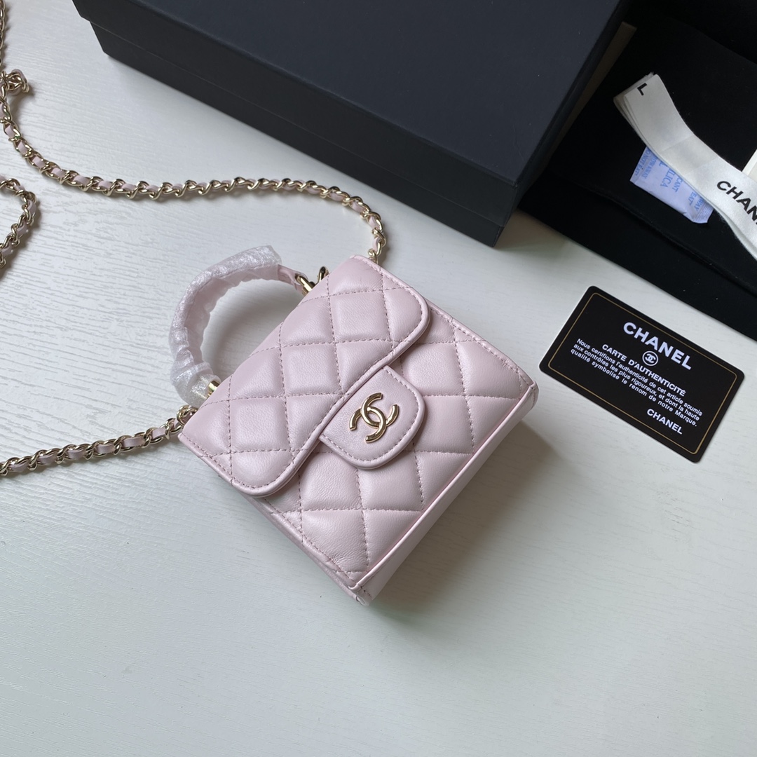 Chanel 2022C新品到货 带手提的化妆包 内配小镜子 空间可以容纳纸巾、口红 等一些日常小物件
