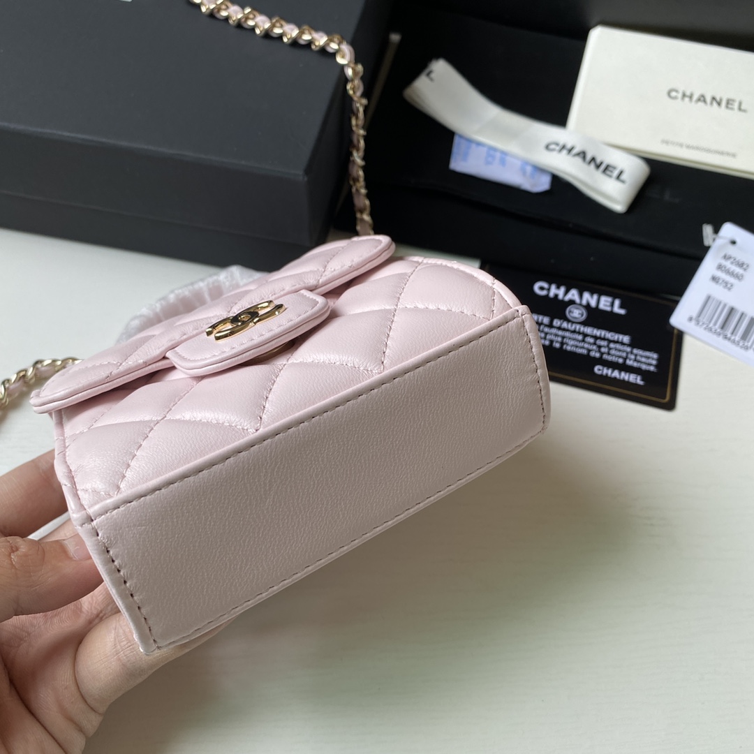 Chanel 2022C新品到货 带手提的化妆包 内配小镜子 空间可以容纳纸巾、口红 等一些日常小物件